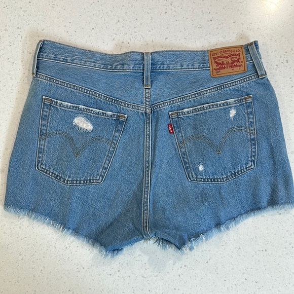 Levi’s 501 Light Wash Distressed Jean Shorts Size W 32 - Picture 2 of 7